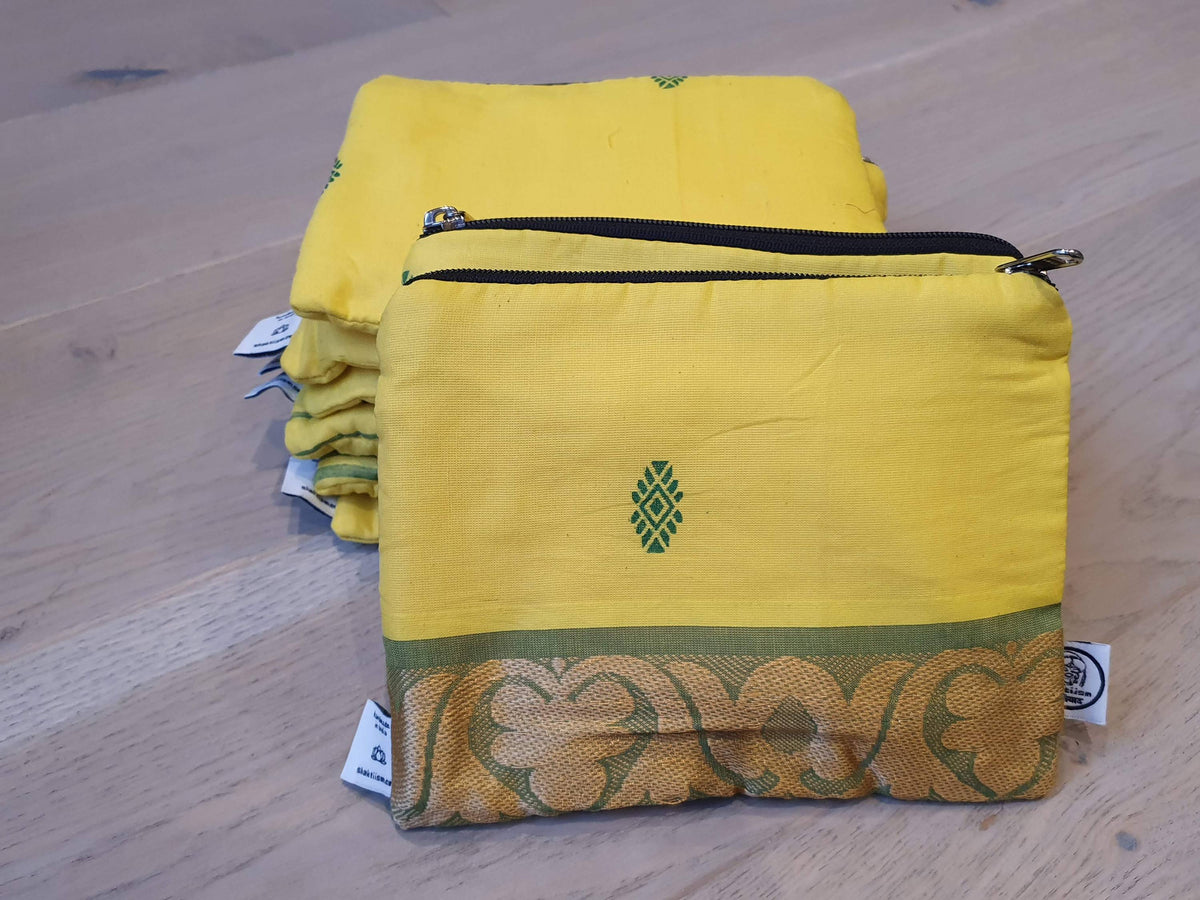 Mini zip clutch