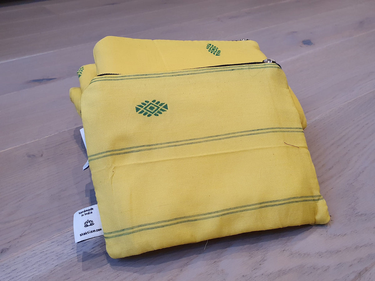 Mini zip clutch