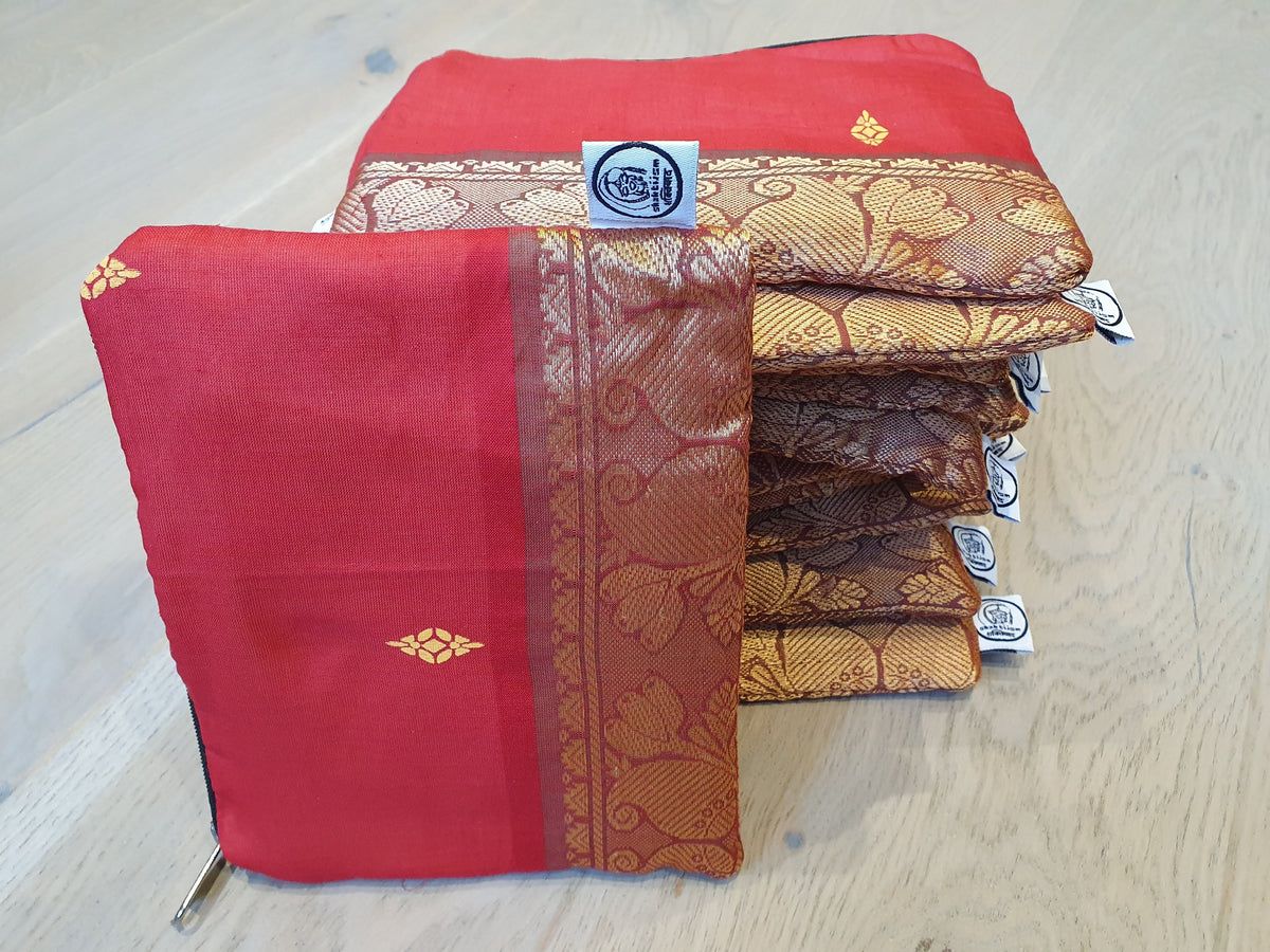 Mini zip clutch