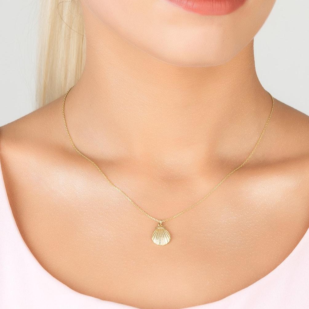 Scallop Mini Shell Necklace Gold