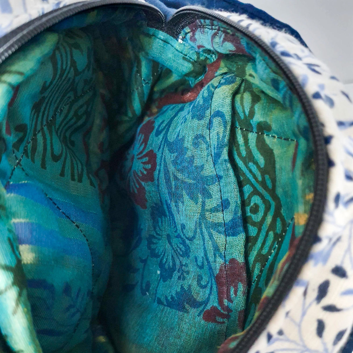 Round sari shoulder bag